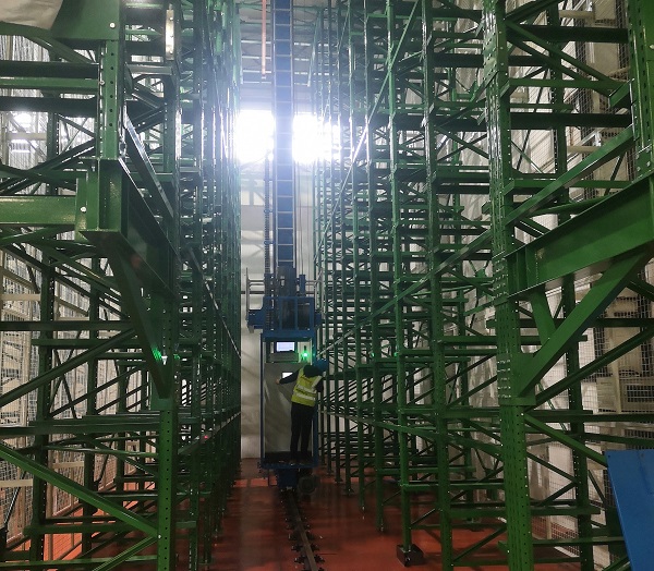 Sistema de almacén automatizado para la industria automotriz