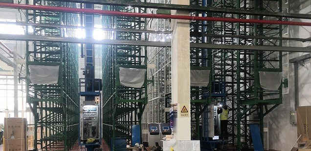 El sistema de almacén automatizado sirve a la industria automotriz